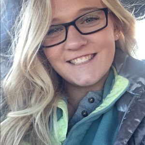 Meet your Posher, Cassandra